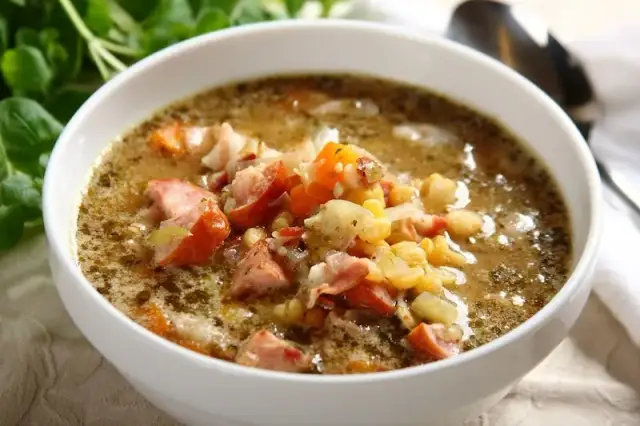 Grochówka: Przepis Krok po Kroku na Tradycyjną Zupę