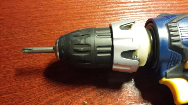 Jak wyciągnąć wiertło z wkrętarki – proste sposoby na problem z zacięciem