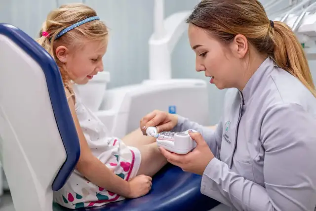 Pędzlowanie jamy ustnej: Skuteczny poradnik czy robisz to dobrze?