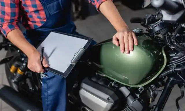 Ile kosztuje rejestracja motoroweru? Sprawdź, by uniknąć wysokich opłat