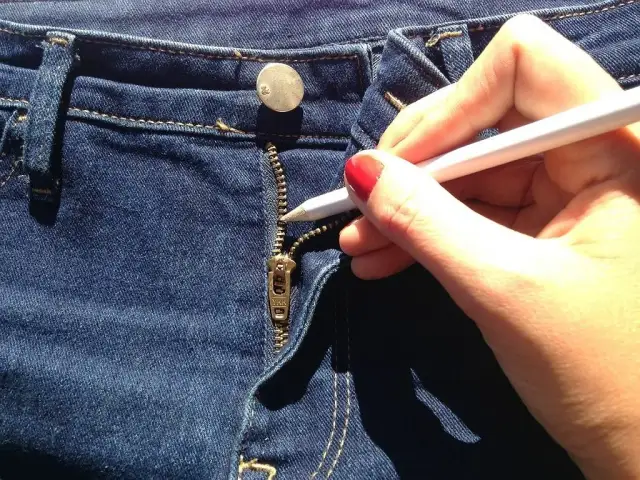 Jak naprawić suwak w spodniach - skuteczne metody na zacięcie