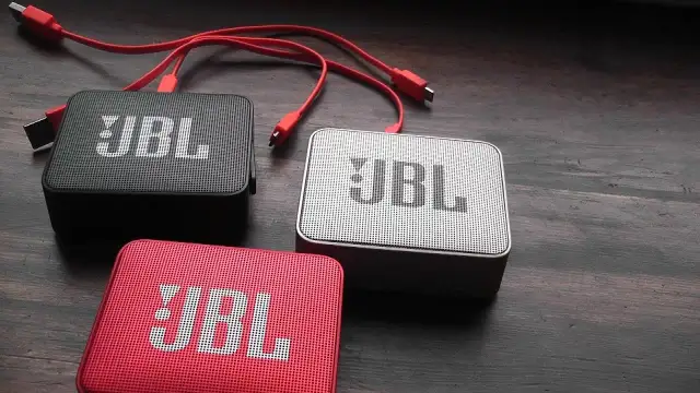 Jak sparować 2 głośniki JBL? Prosty przewodnik krok po kroku