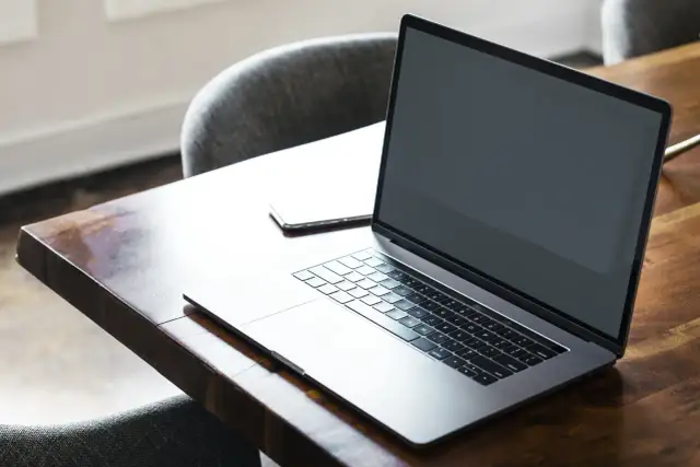 Ewolucja rozrywki online w Polsce: od pierwszych stron do VR