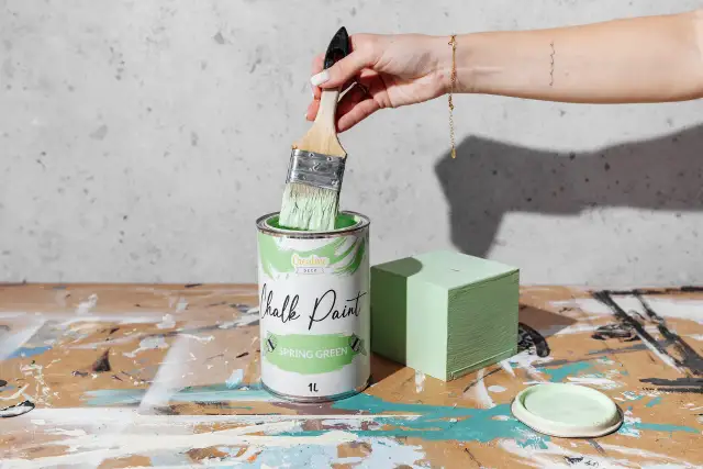 Najlepsza farba do malowania krzeseł - wybierz trwałe i bezpieczne rozwiązania