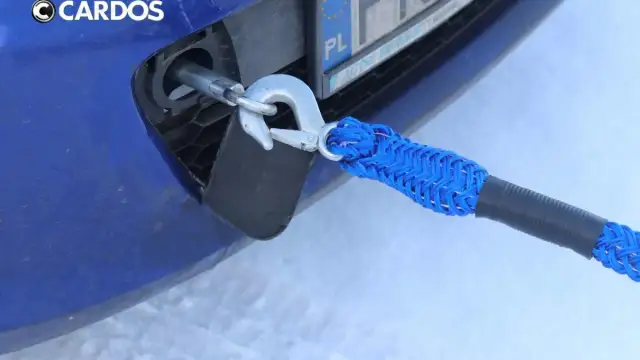 Toyota Avensis: Gdzie jest i jak zamontować zaczep holowniczy?