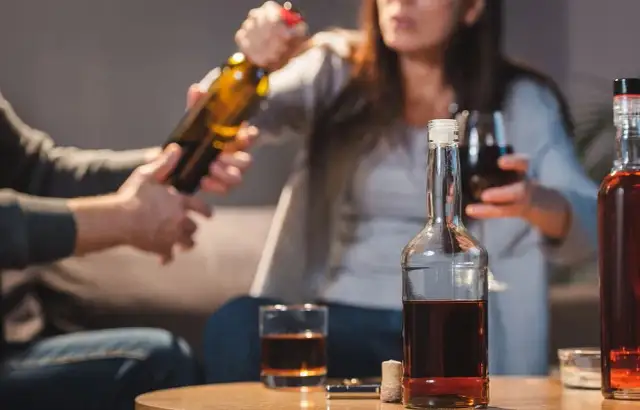 Czy można pić alkohol na L4? Konsekwencje i ryzyko utraty zasiłku