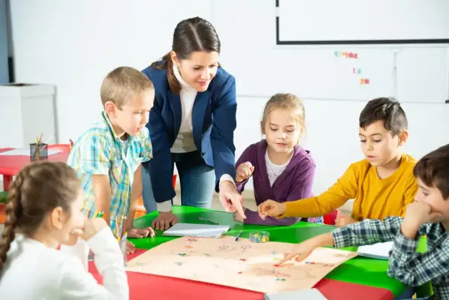 Świetlica szkolna dla kogo? Sprawdź, kto może skorzystać z opieki