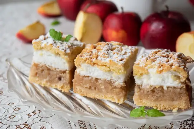 Jak zrobić, żeby szarlotka nie opadła i była idealnie puszysta