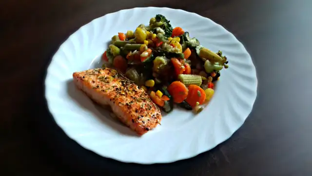 Jak przyrządzić łososia dietetycznie, by cieszyć się zdrowiem i smakiem