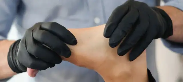 Fizjoterapeuta to lekarz? Poznaj kluczowe różnice i uprawnienia