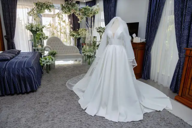 Suknia ślubna z kołem czy bez: co wybrać dla komfortu i stylu?