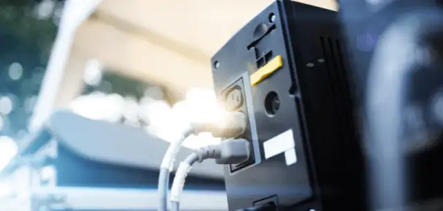 UPS elektryka co to jest i jak chroni Twoje urządzenia przed awarią