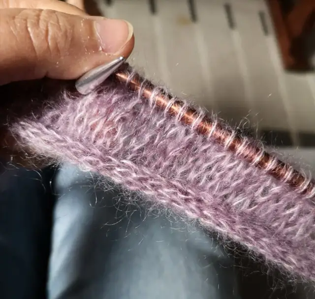 Jak zrobić szpic w swetrze na drutach - proste kroki i porady