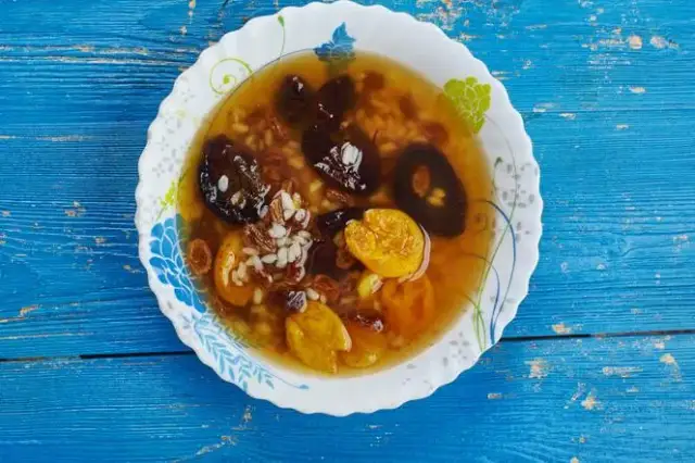 Prosty przepis na zupę owocową z kompotu – krok po kroku dla początkujących