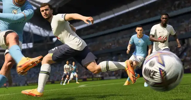 Jak strzelić mocno po ziemi w FIFA 22 i zaskoczyć przeciwnika