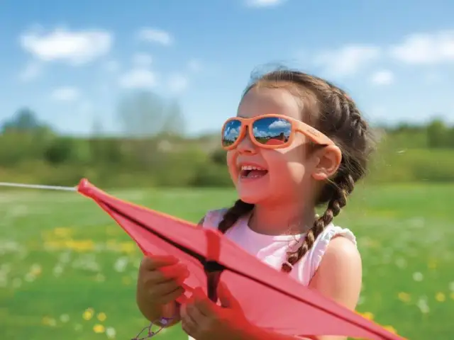 Okulary przeciwsłoneczne dla dzieci ranking: Jak wybrać bezpieczne?