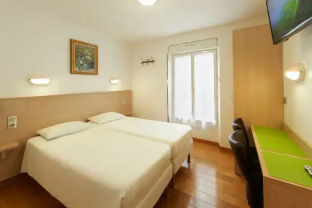 Najlepsze dzielnice Paryża na nocleg – uniknij drogich pułapek