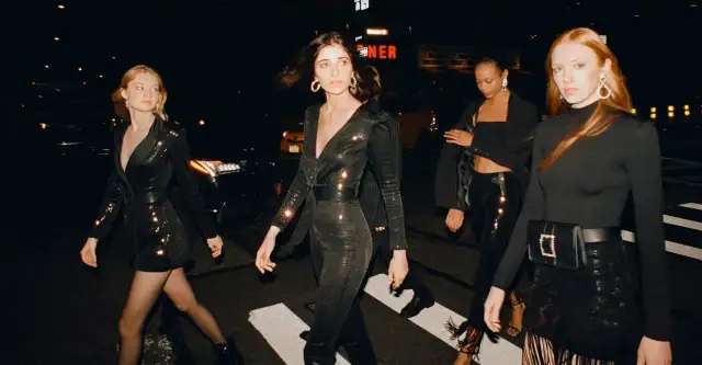 Cenas de empresa: Viste con éxito y estilo (sin errores) en España