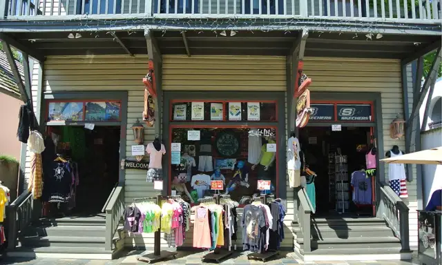 Vintage Clothing Co. w St. Augustine – unikalne ubrania vintage i akcesoria