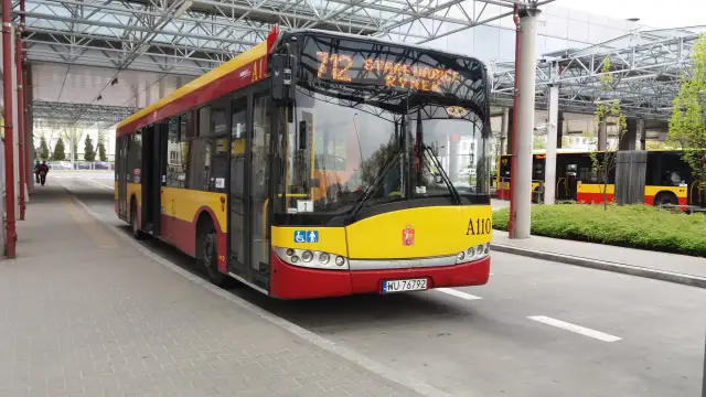 Autobus 712 Warszawa: Gdzie startuje? Trasa, bilety, rozkład