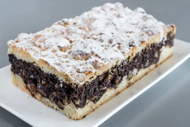 Najlepszy przepis na makowiec na ucieranym cieście, który zachwyci każdego