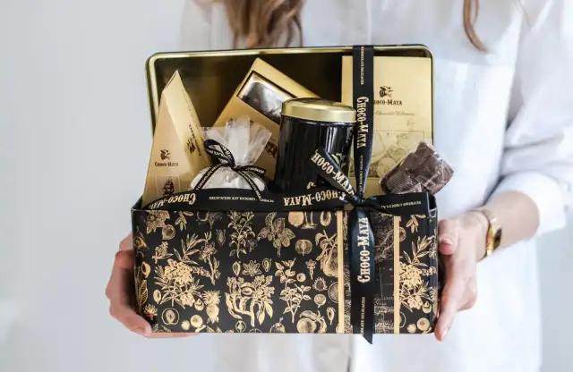 Co kupić idąc w gości? Pomysły i savoir-vivre trafiony prezent.