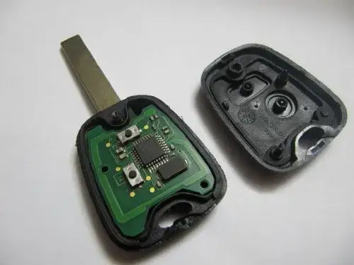 Jak otworzyć peugeota 307 bez kluczyka i uniknąć uszkodzeń