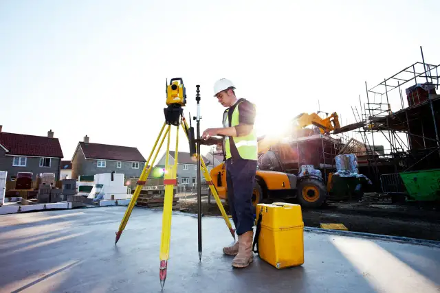 Ile zarabia geodeta za granicą? Zaskakujące różnice w wynagrodzeniach