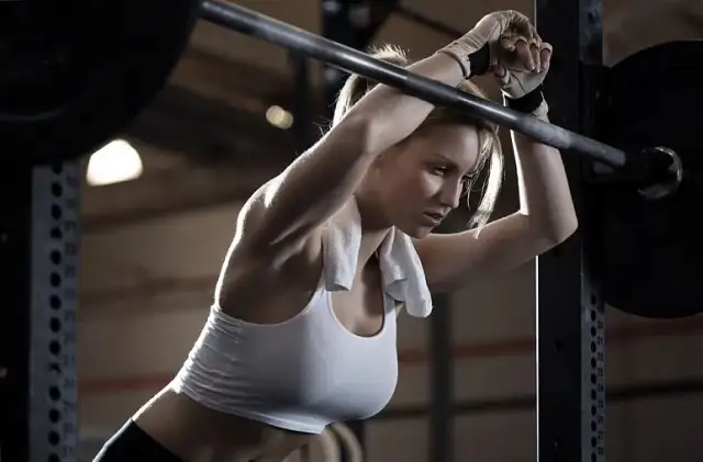 CrossFit na odchudzanie: Jak skutecznie spalać tłuszcz i budować formę?