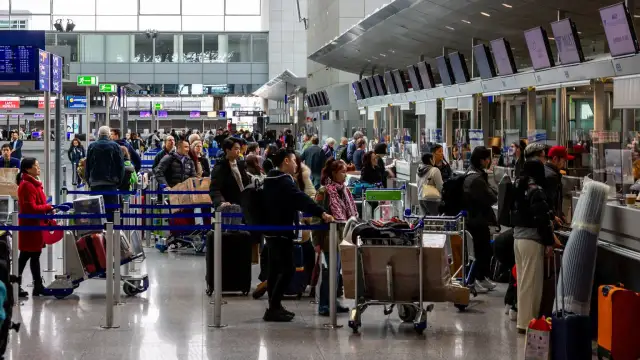 Ile wcześniej być na lotnisku Wizz Air, aby uniknąć stresu?