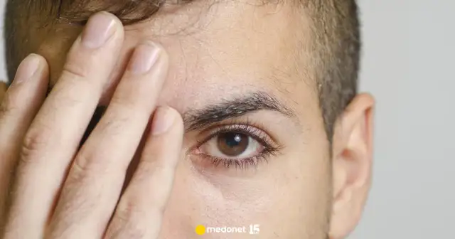 Zaćma: Jak wygląda świat przez mgłę? Objawy i powrót do ostrości