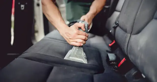 Skuteczne sposoby na czyszczenie wnętrza samochodu bez wysiłku