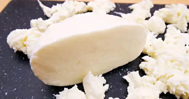Czy mozzarella jest dietetyczna? Sprawdź jej wpływ na zdrowie