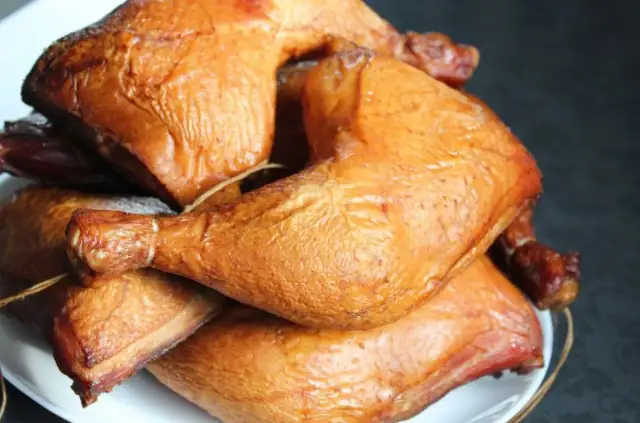 Jak wędzić udka z kurczaka, aby uzyskać wyjątkowy smak i aromat