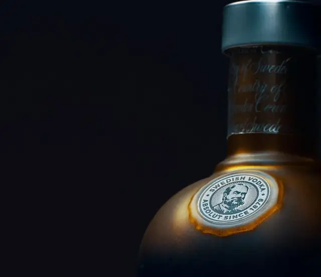 Czy wódka tuczy? Sprawdź, jak wpływa na twoją wagę i apetyt