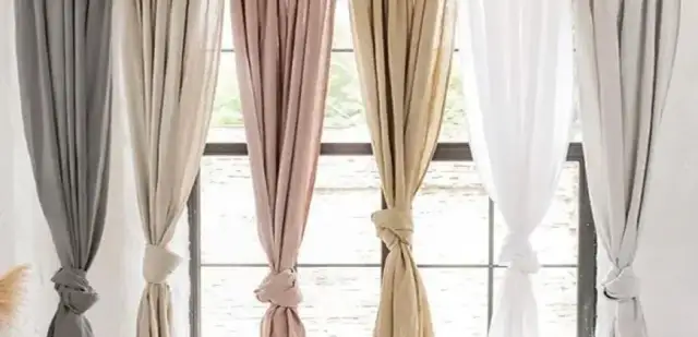 Piękne firany w salonie: Jak upiąć je modnie i funkcjonalnie?