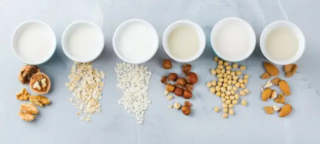 Co to jest mleko roślinne i dlaczego warto je pić każdego dnia