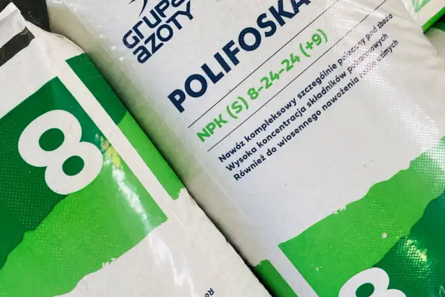 Worki z nawozem "POLIFOSKA NPK (S) 8-24-24 (+9)" Grupy Azoty.