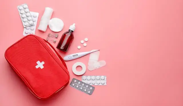 Apteczka: Co powinno się w niej znaleźć? Praktyczny poradnik