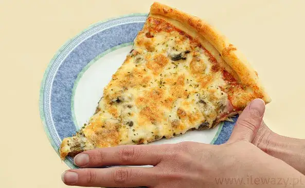 Ile kalorii ma pizza 32 cm? Od 700 do 2500 kcal! Sprawdź!