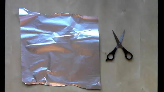 Jak zrobić lustro z folii aluminiowej - prosty sposób na tani projekt