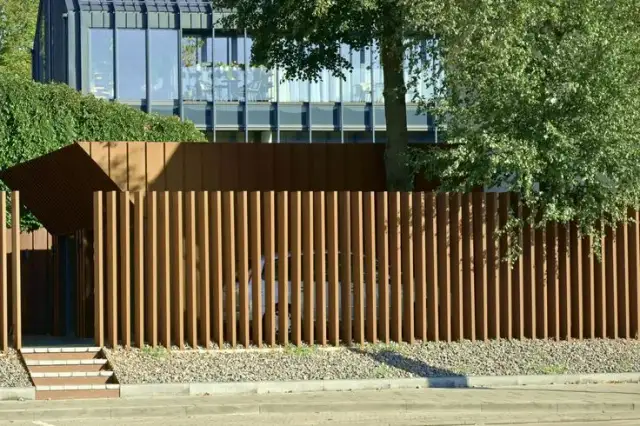 Ogrodzenie 120 czy 150 cm: które lepiej chroni prywatność i budżet?