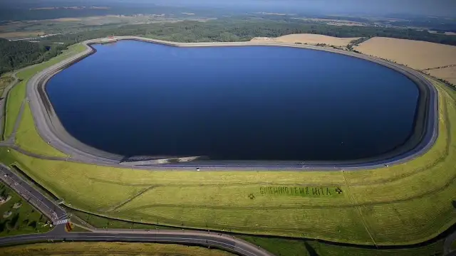 Jak działa elektrownia szczytowo-pompowa i jej rola w zarządzaniu energią