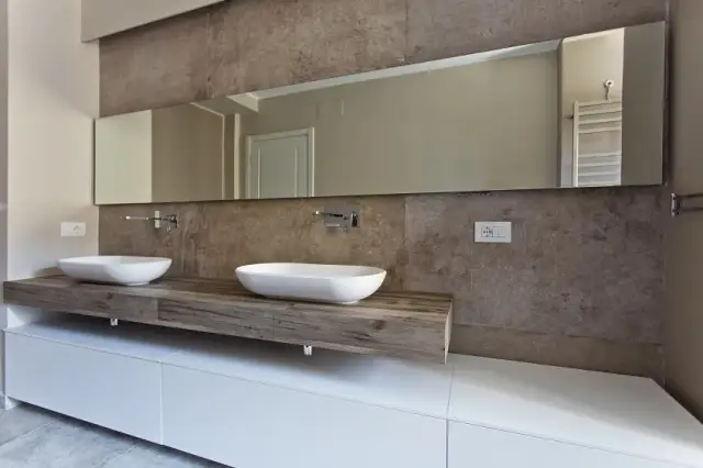 Jak zamontować blat łazienkowy? Poradnik DIY do perfekcyjnej instalacji