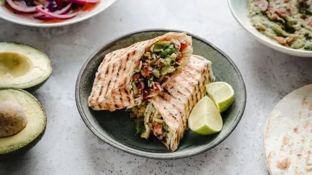 Pyszne burrito z szarpaną wieprzowiną – proste przepisy i porady