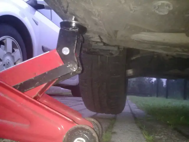 Gdzie jest lewarek w Renault Trafic? Kluczowe informacje i porady