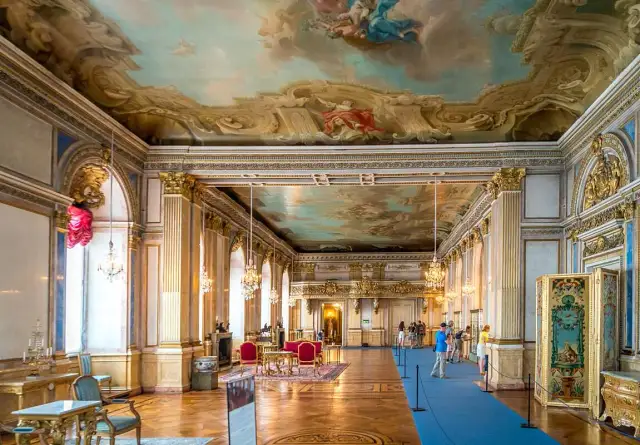 Zamek królewski w Sztokholmie: Historia, atrakcje i porady dla odwiedzających