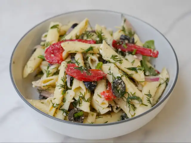 Pyszne sałatki z penne: proste przepisy na wyjątkowe smaki