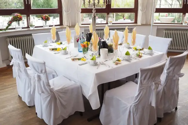 Talerzyk na weselu 2026: Koszty, co w cenie i jak oszczędzić?