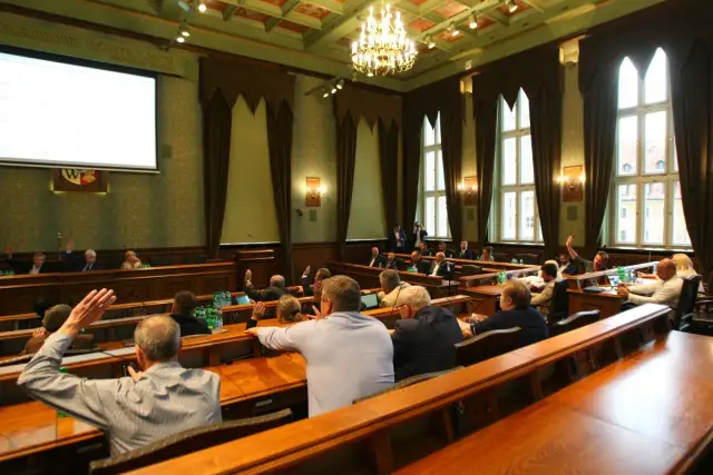 Ile zarabia radny osiedla we Wrocławiu? Aktualne stawki i zasady